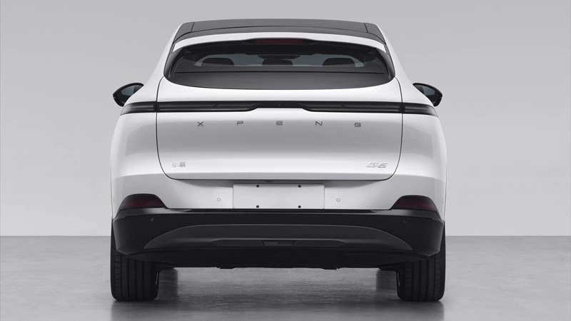 XPeng G6 сзади