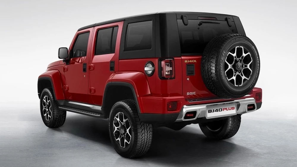 внедорожник BAIC BJ40 Plus сзади сбоку