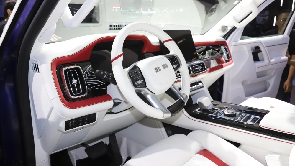 BAIC BJ60 в спецверсии Neon Shadow салон интерьер