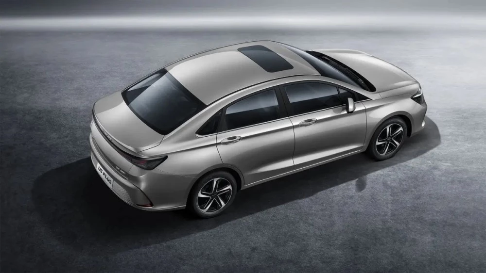 седан BAIC U5 Plus сзади сбоку сверху