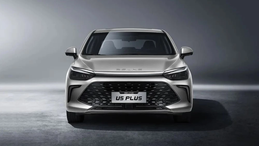 седан BAIC U5 Plus спереди