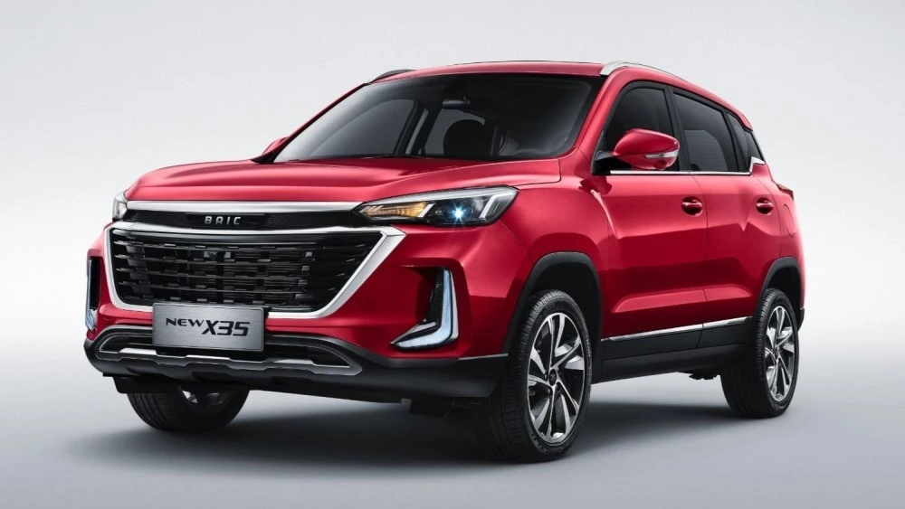 кроссовер BAIC X35 спереди сбоку