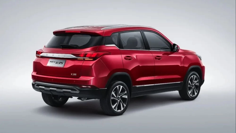 кроссовер BAIC X35 сбоку сзади
