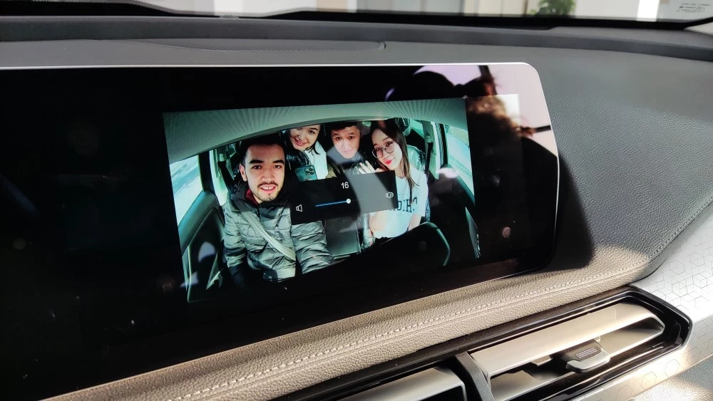 BAIC X7 салон интерьер приборка медиасистема мультимедиа встроенный регистратор