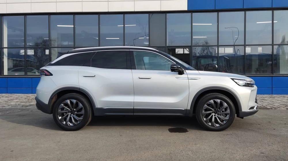 BAIC X7 сбоку
