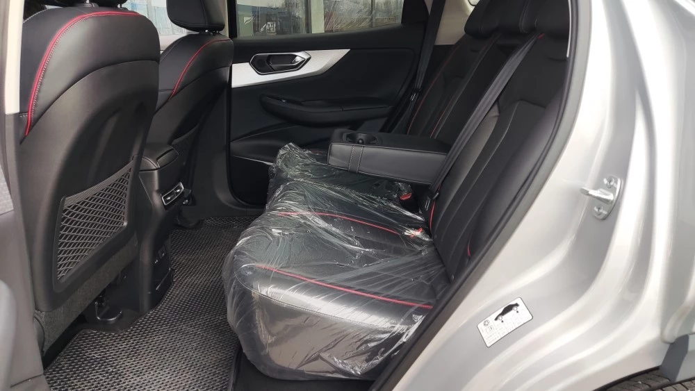 BAIC X7 салон интерьер второй ряд сидений