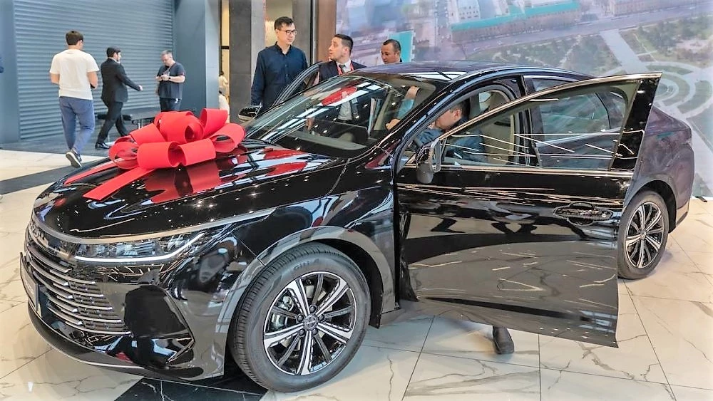 BYD Chazor в Узбекистане сбоку спереди