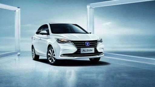 Седан Changan Alsvin сбоку спереди