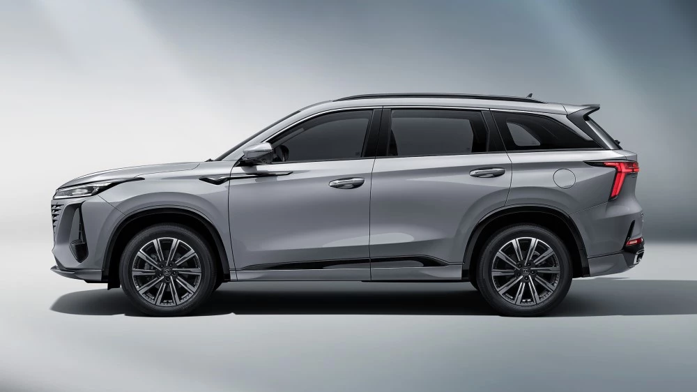 Changan CS75 Plus третьего поколения сбоку