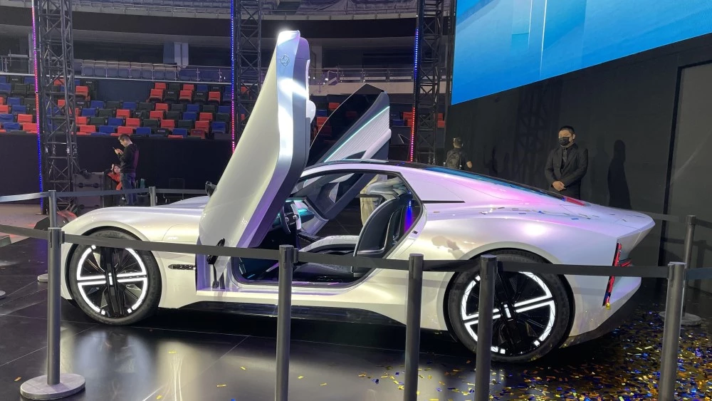 электрический концепт-кар купе Chery iCar GT сбоку сзади