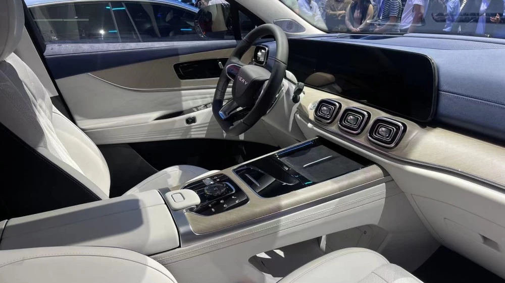 Chery Tiggo 9 C-DM салон интерьер