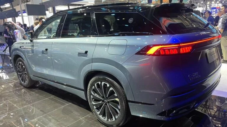 Chery Tiggo 9 C-DM сбоку сзади