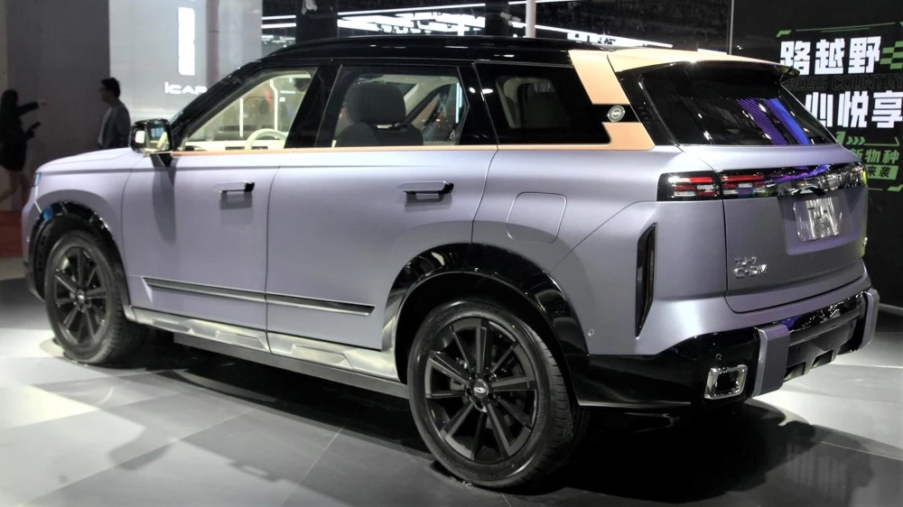 Гибридный кроссовер Chery TJ-1 C-DM на автосалоне в Шанхае сбоку сзади