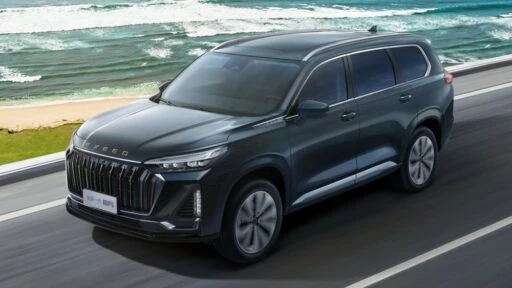 Exeed VX второго поколения 2023 спереди сбоку