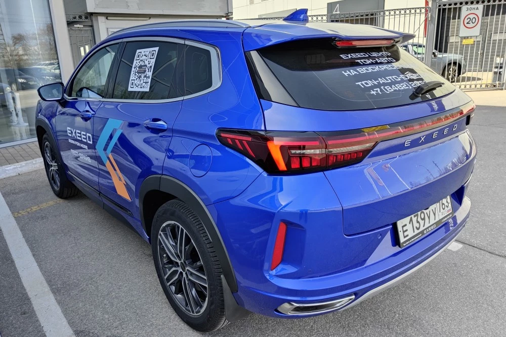 Exeed LX сзади сбоку