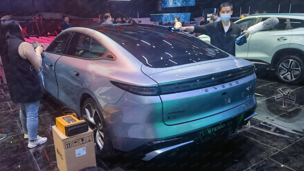 Exeed Sterra ES Exlantix в Шанхае сбоку сзади