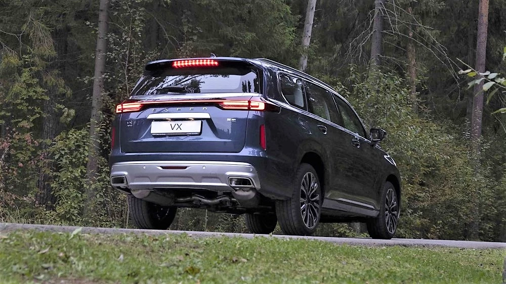 exeed vx сбоку сзади на дороге