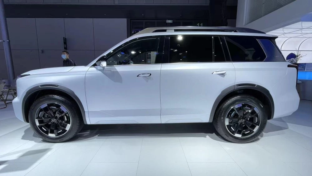 GAC GS8 спецверсия сбоку 