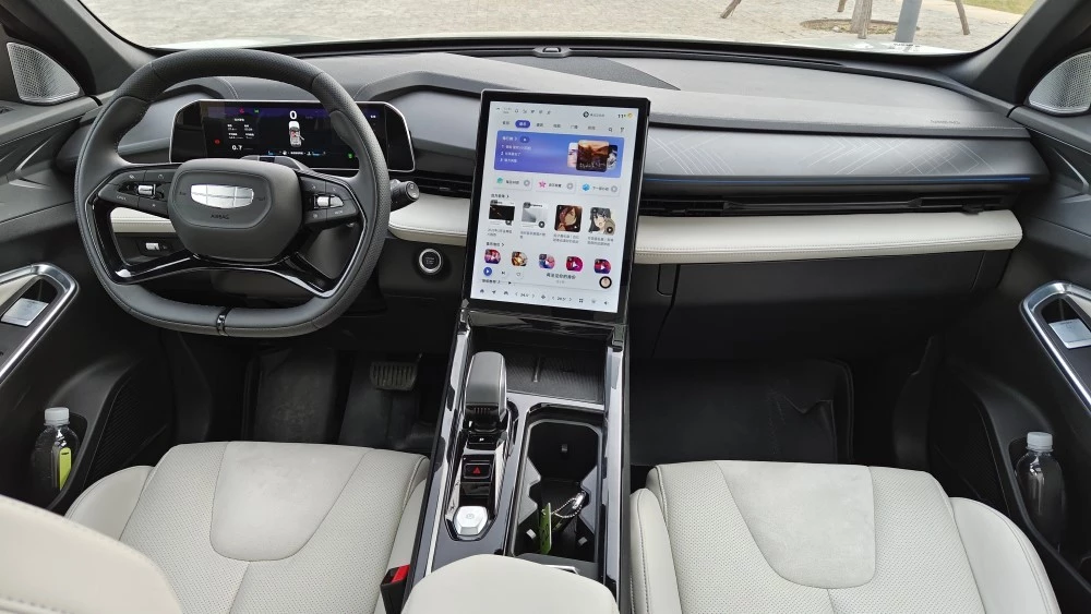 Geely Atlas Cool салон интерьер