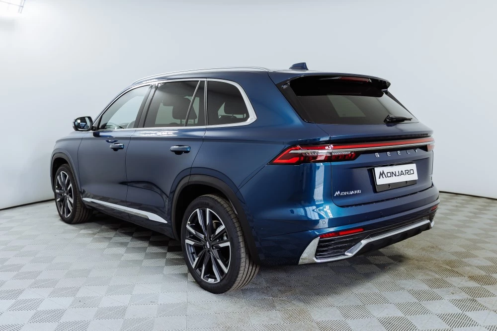 Geely Monjaro Бизнес-кар сбоку сзади