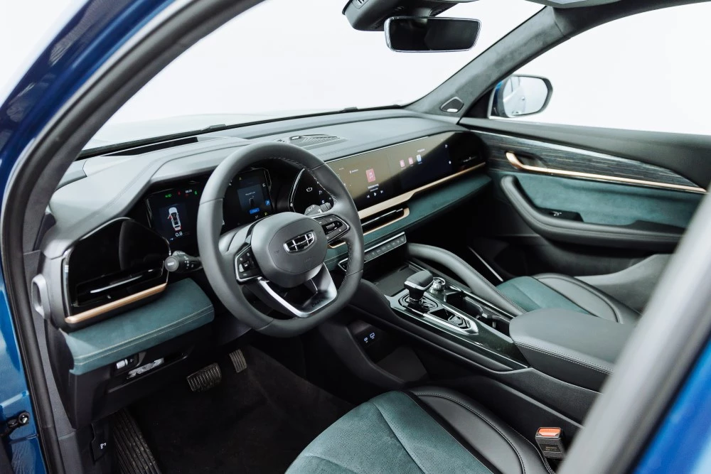 Geely Monjaro Бизнес-кар салон интерьер