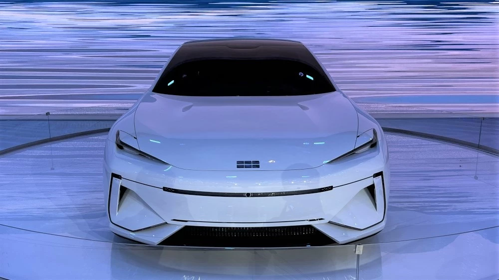 Geely Galaxy Light спереди