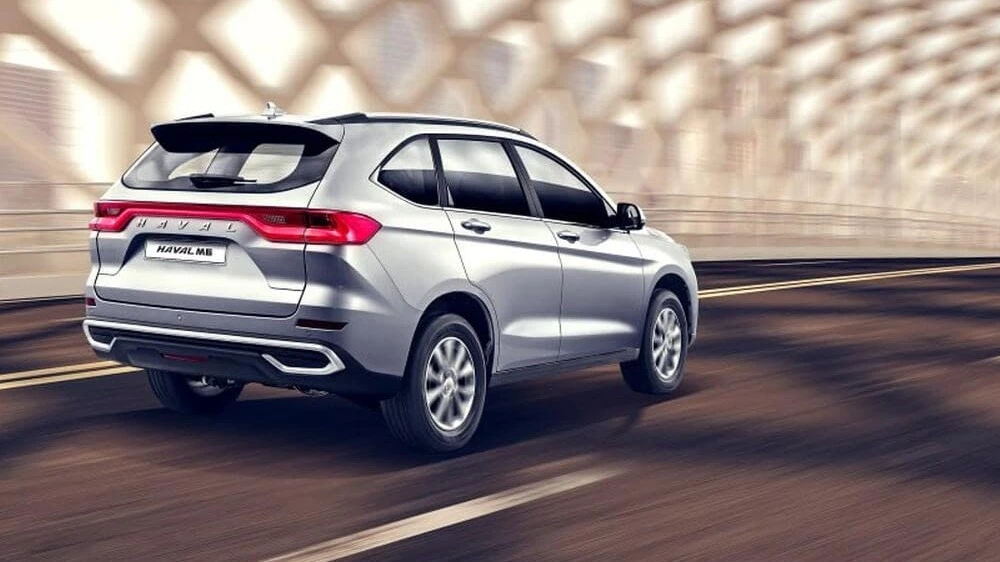 Haval M6 сбоку сзади
