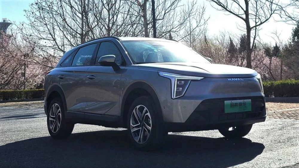 Haval Xiaolong спереди сбоку