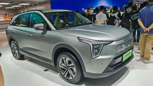 Haval Xiaolong на Шанхайском автосалоне сбоку спереди