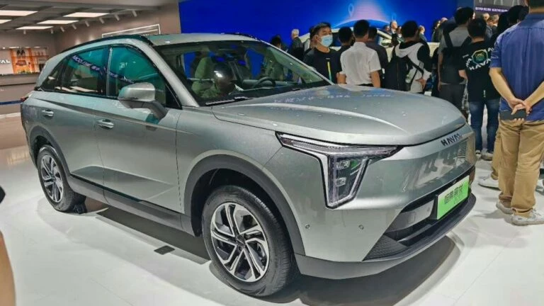 Haval Xiaolong на Шанхайском автосалоне сбоку спереди