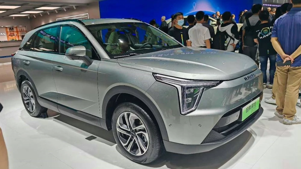 Haval Xiaolong на Шанхайском автосалоне сбоку спереди