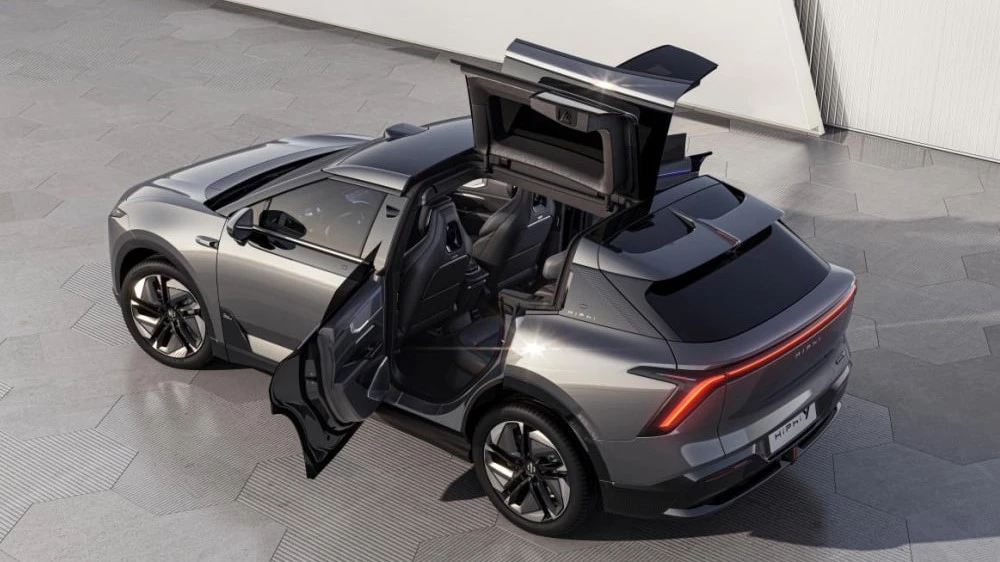 электрический кроссовер HiPhi Y сбоку сзади сверху двери крылья чайки