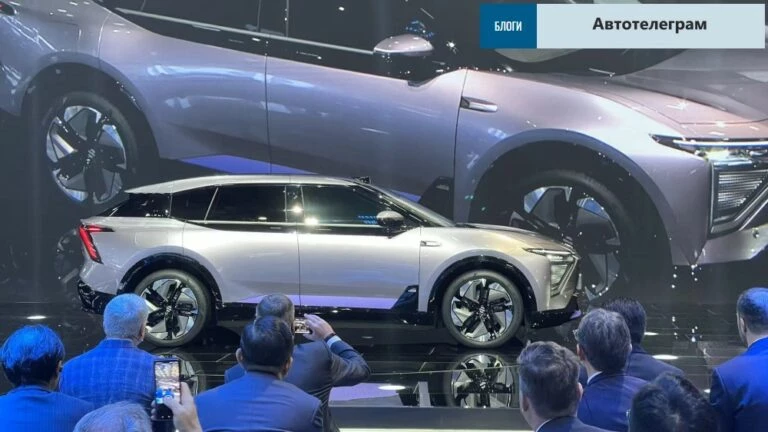 электрический кроссовер HiPhi Y сбоку презентация