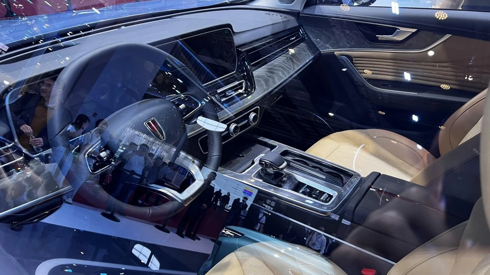 Hongqi HS5 салон интерьер