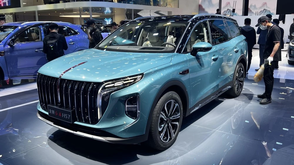 Hongqi HS7 сбоку спереди