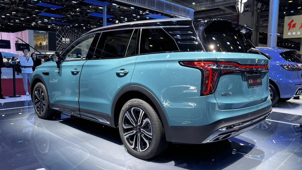 Hongqi HS7 сбоку сзади