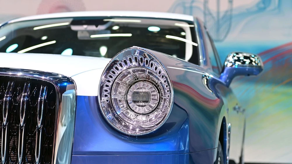 Фары седана Hongqi L5 нового поколения