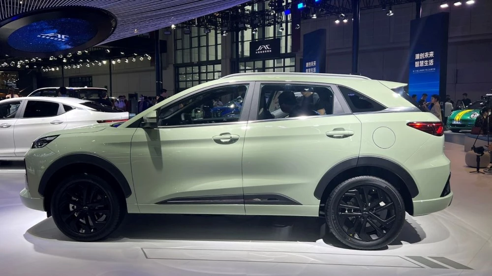 JAC QX PHEV сбоку