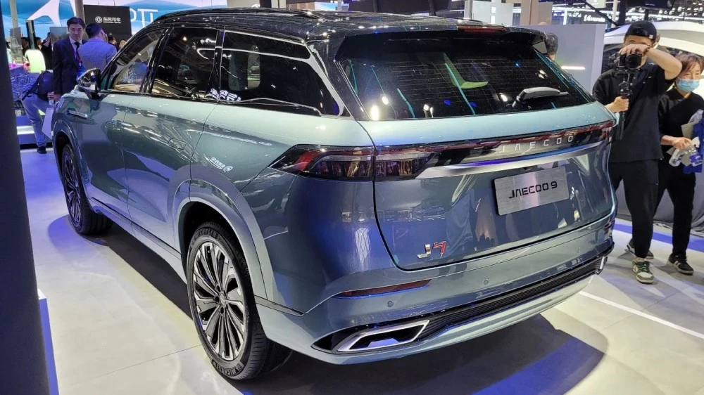 Jaecoo 9 сбоку сзади