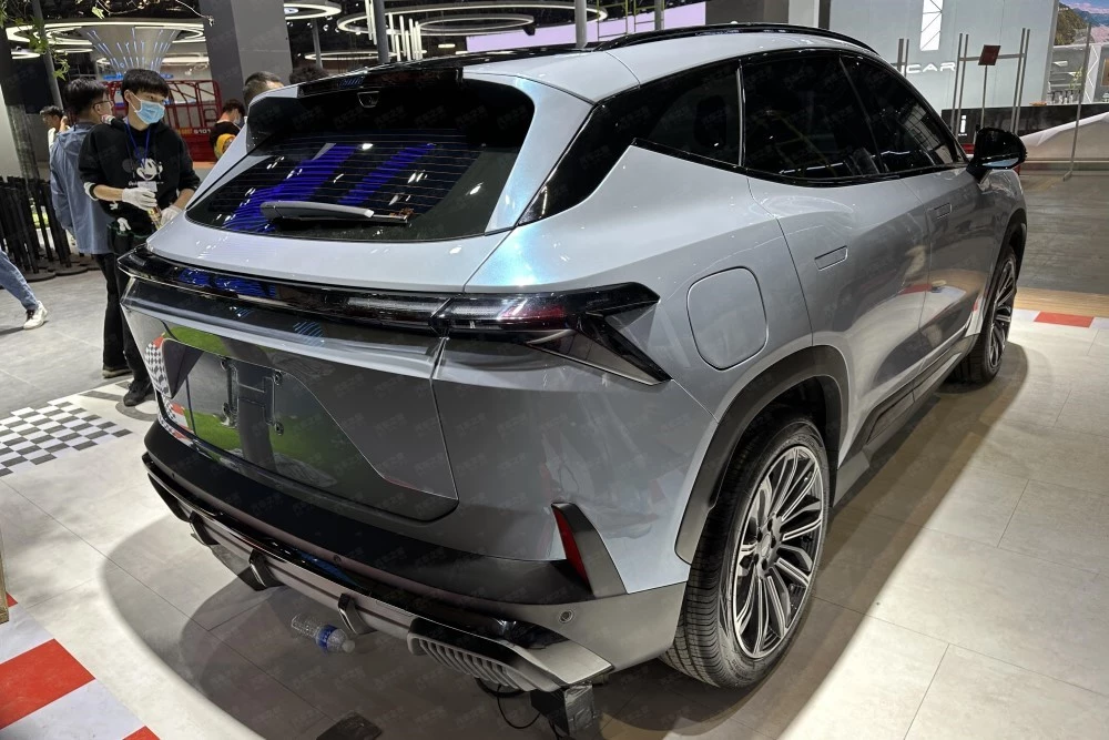 кроссовер Jetour X-2 в Шанхае 2023 сбоку сзади