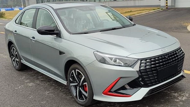 Дебютировавший в России седан Kaiyi Е5 скоро подвергнут рестайлингу. Первые фото Kaiyi E5 рестайлинг сбоку спереди