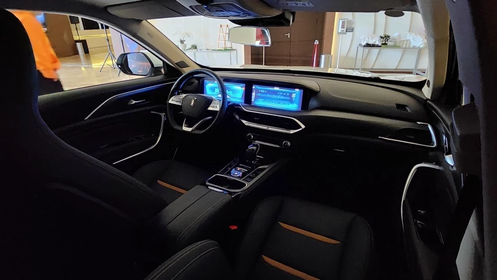 салон интерьер кроссовера Lada X-Cross 5