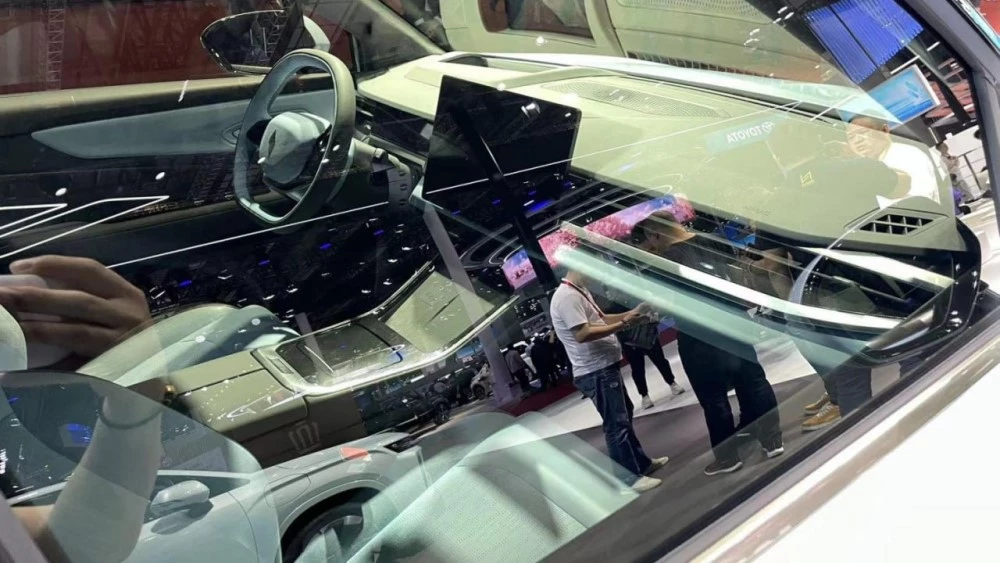 кроссовер Livan 7 на Шанхайском автосалоне салон интерьер