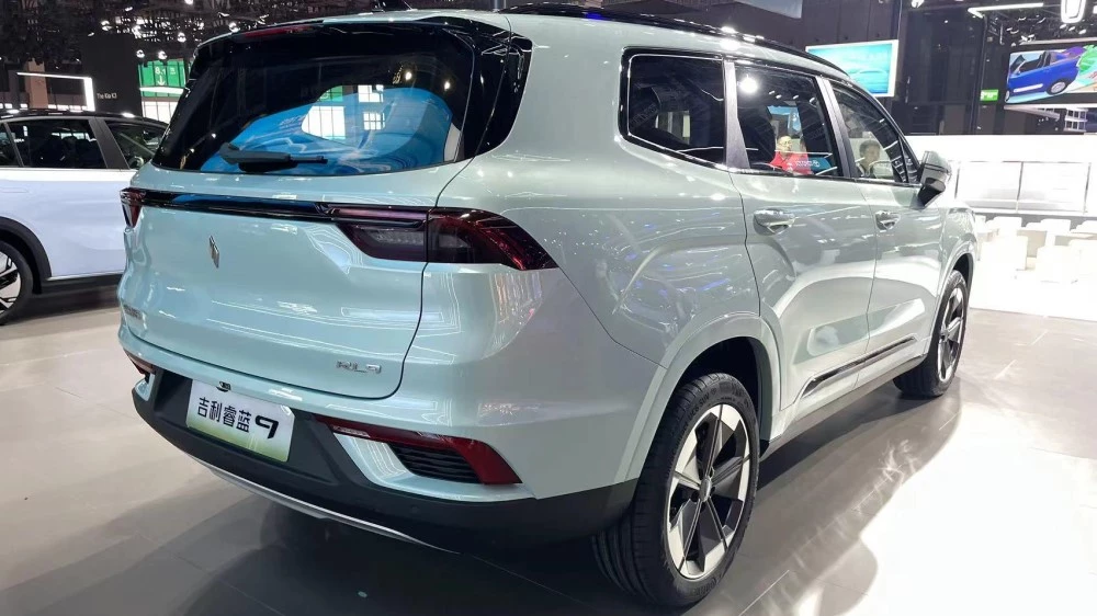 кроссовер Livan 9 на Шанхайском автосалоне сбоку сзади