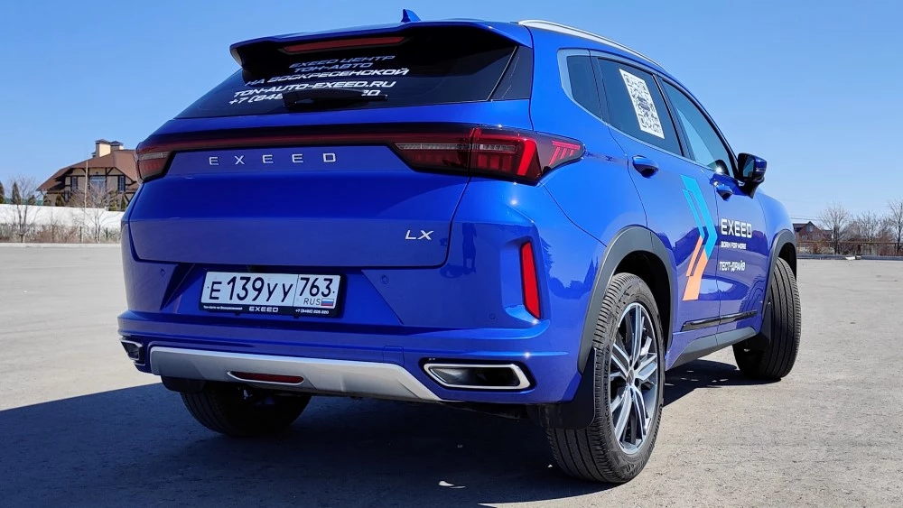 Exeed LX сбоку сзади тест-драйв дилер