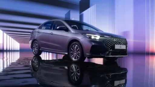 Omoda S5 седан спереди сбоку цены и комплектации