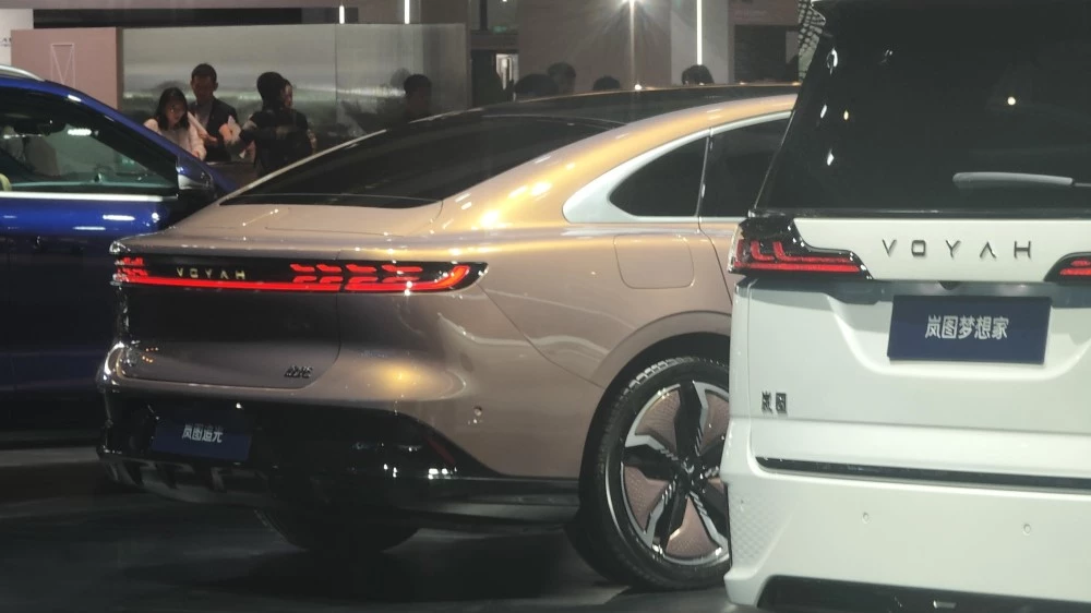 Voyah Zhuiguang Passion сзади сбоку