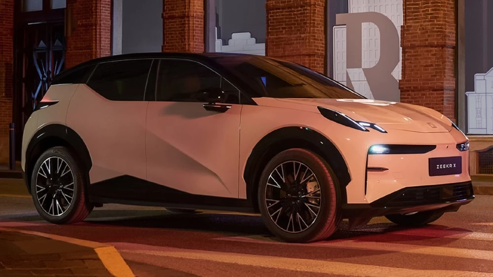 Zeekr X спереди сбоку