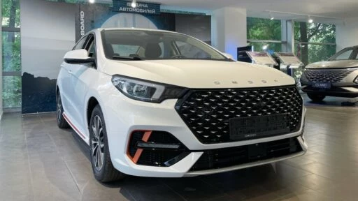 Omoda S5 в автосалоне купить у дилера новый сбоку спереди