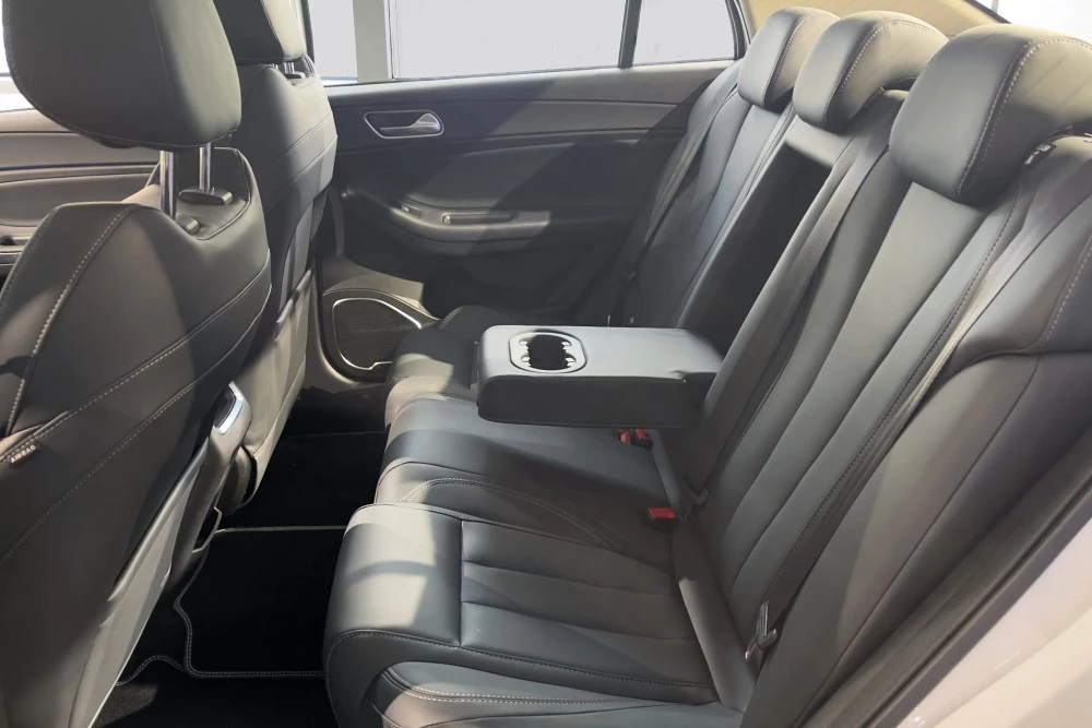 Omoda S5 салон интерьер второй ряд сидений